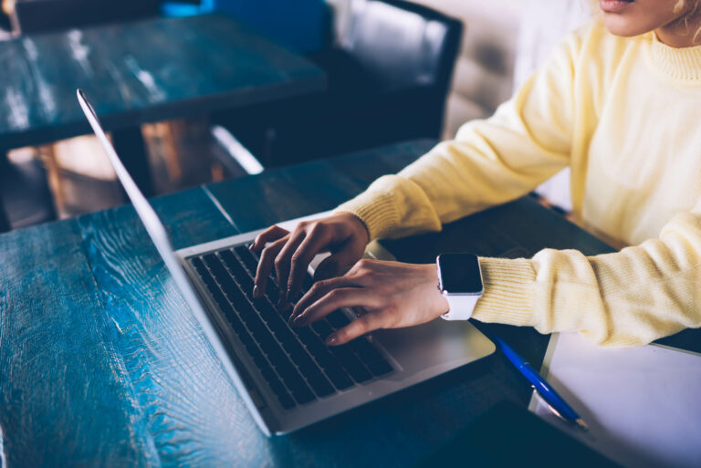 <strong>GOING IT ALONE….WHY YOU SHOULD THINK ABOUT COWORKING SPACES</strong>